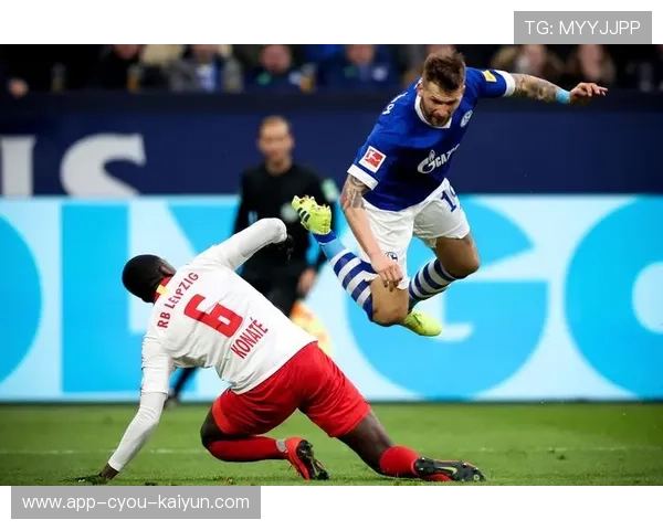 德甲莱比锡中场抢断转攻,前锋完成致命射门——从断球到致胜的一次战术演绎